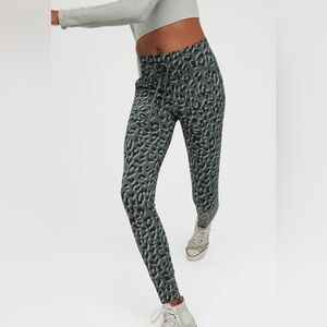 Aerie Offline Green Jacquard Peak Leopard Animal Print Leggings Pants